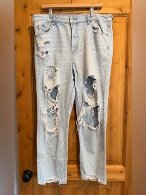 American Eagle Outfitters Light Blue Ripped Mom Jeans 18R